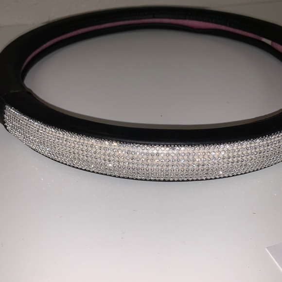 Steering wheel cover universal size. - Picture 2 of 3